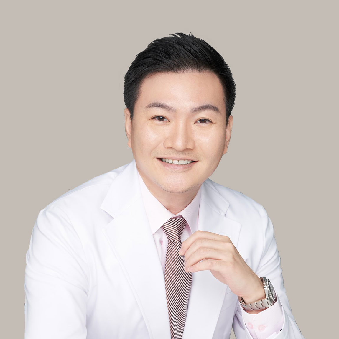 譚舜仁  Dr. タン Shun-Jen Tan, MD, 医師.