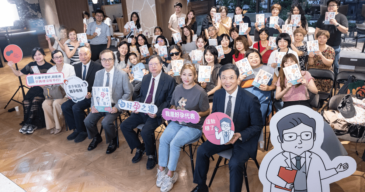 曾任馬偕紀念醫院婦產部不孕症科主任，並曾親炙諾貝爾獎得主、有「試管嬰兒之父」之稱的羅伯特．愛德華茲（Robert G. Edwards）大師授課風采的胡玉銘醫師，將行醫35年來所面對的高齡生育、罕見疾病、癌後生育等真實案例，以及診間常見的不孕原因、檢查與療程疑問，彙集成《走上好孕之道》一書。