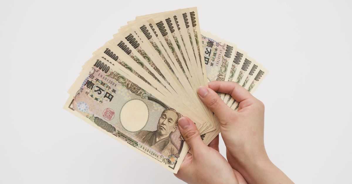 What are the approximate costs of intrauterine insemination (IUI) and in vitro fertilization (IVF)?